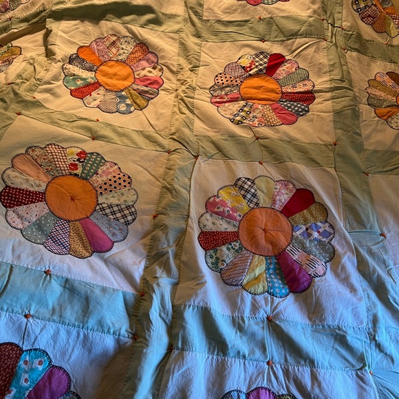 Dresden plate quilt - vintage